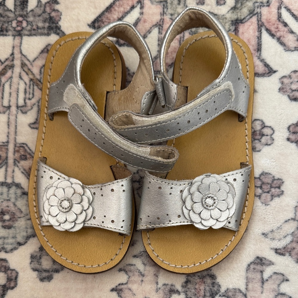Silver Kids Sandals with Flower Accent Leather Sandals toddler size 8 Lamour
